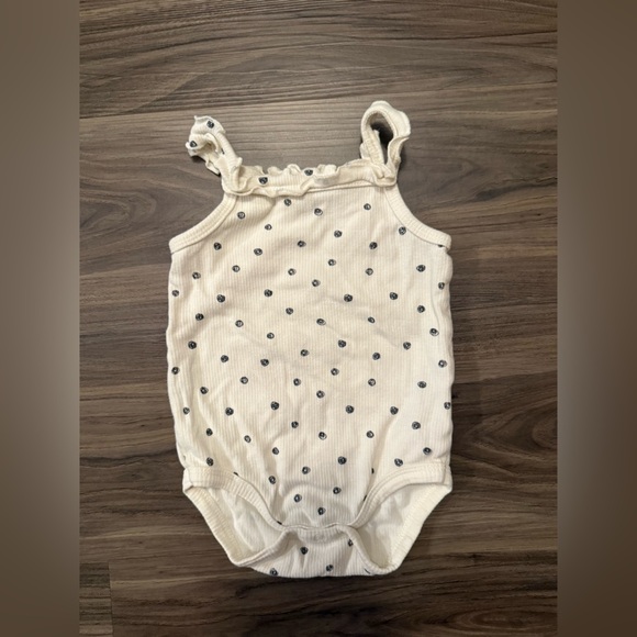 Willow + Whimsy Cream Baby Onesie with Black Dots size 12M - Picture 2 of 4